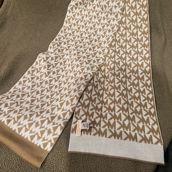 Michael kors scarf like new - Picture 1 of 4